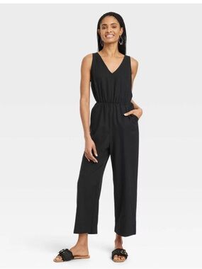 Universal Thread Black V-Neck Sleeveless Wide-Leg Jumpsuit